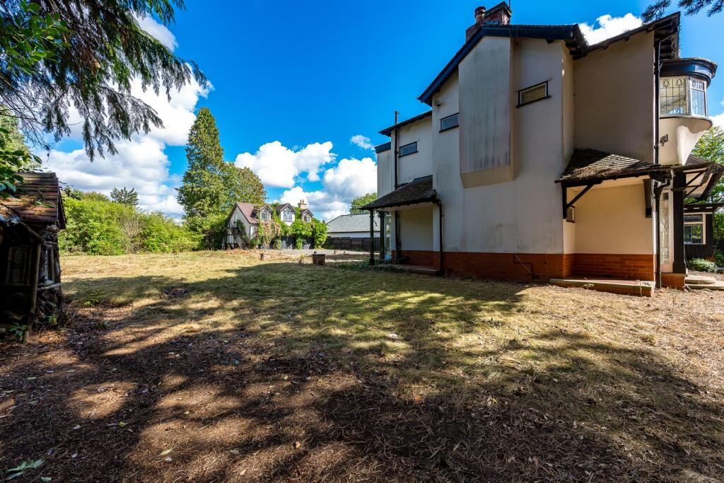 6 bedroom detached house for sale in Bankhall Lane, Hale, WA15